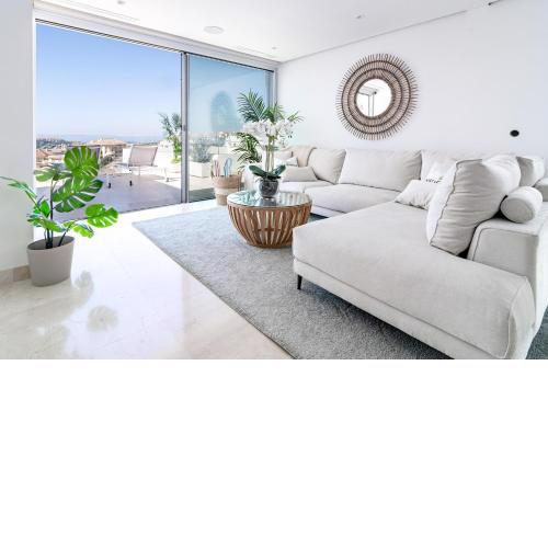 LMR1- Modern penthouse, private pool, families only