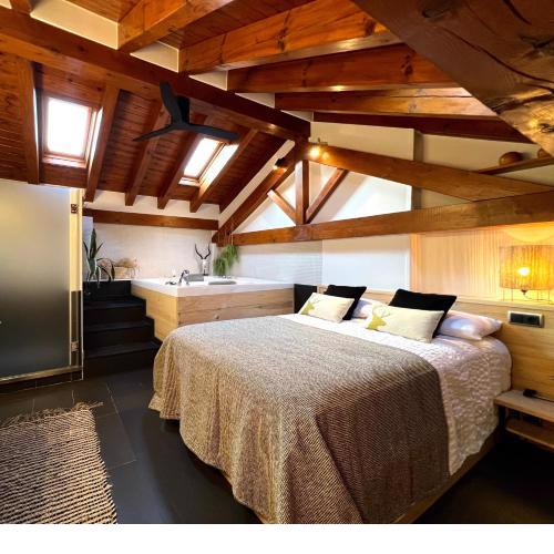 Lo Attic