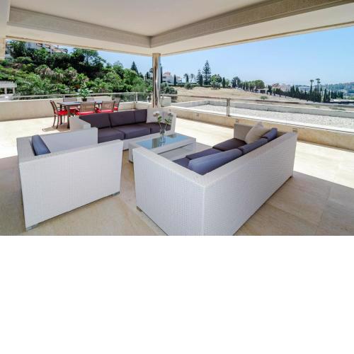 LOA- Spacious 3 bed flat in golf valley
