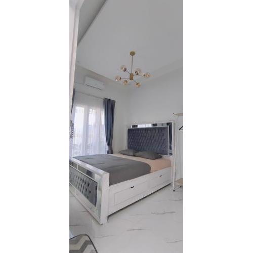 LOBLUS (Low Budget Luxury Stay)