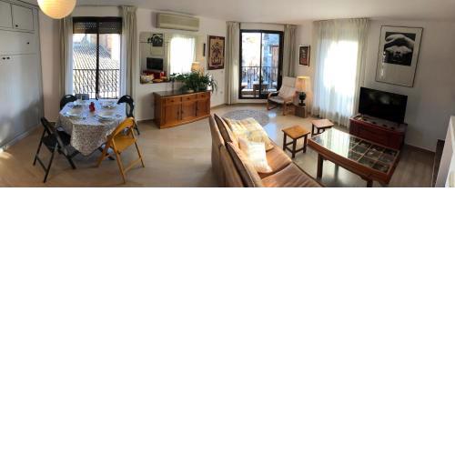 Loft espacioso con terraza y parking en el centro.