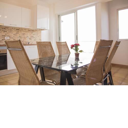 Long Apartment In Scenic Village - 10 Mins From Beach