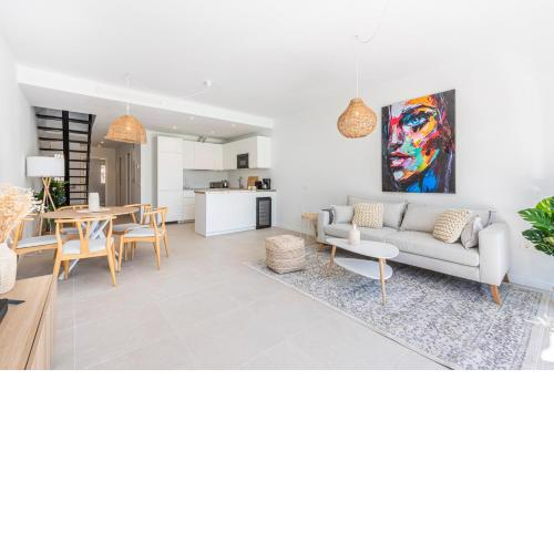 Los Algarrobos Amazingly renovated 4 bedroom townhouse