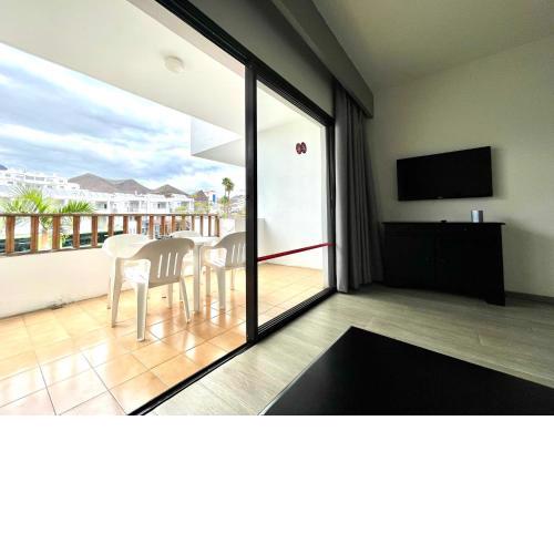 Los Cristianos apartment, Wifi, shared pool, near the beach, Tenerife South