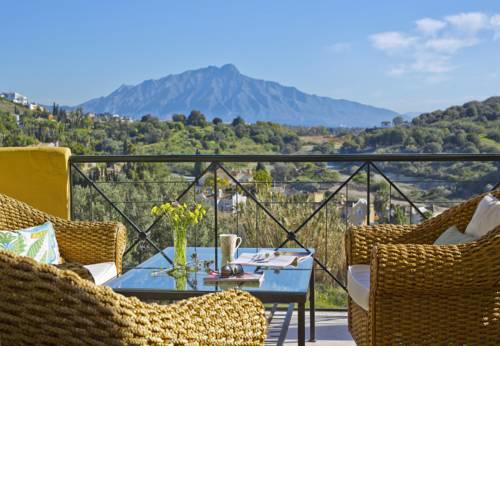 Los Olivos 2 bedroom apartment - sleeps 6 Nr San Pedro/Estepona/Marbella