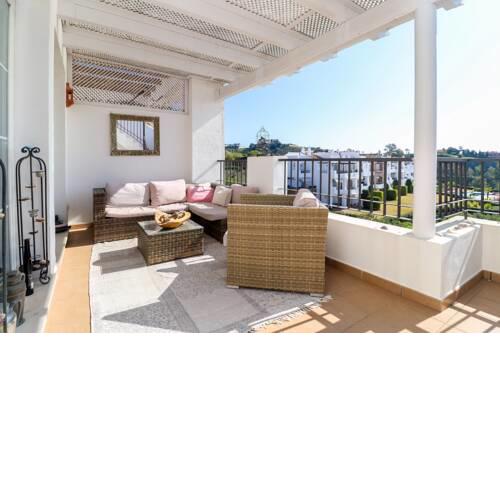 Los Robles Penthouse by Rafleys