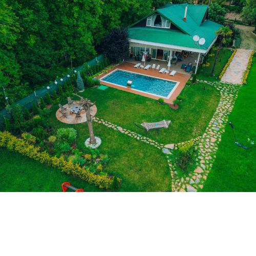 Lotus Sapanca-Private Villa with private Pier and heated pool