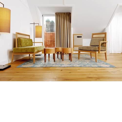 Louis Hotel