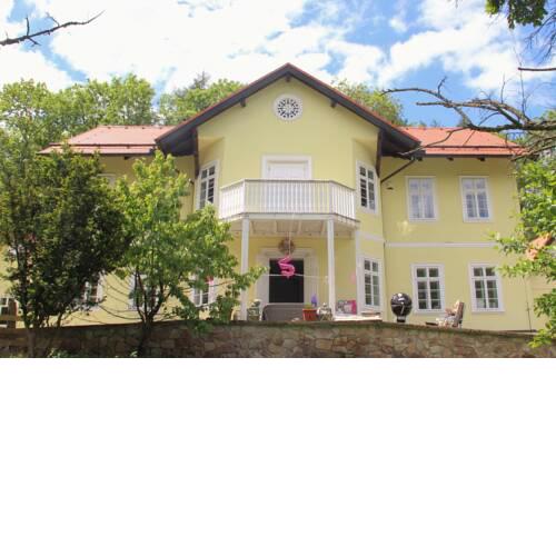 Lovecký zámeček pod Milešovkou