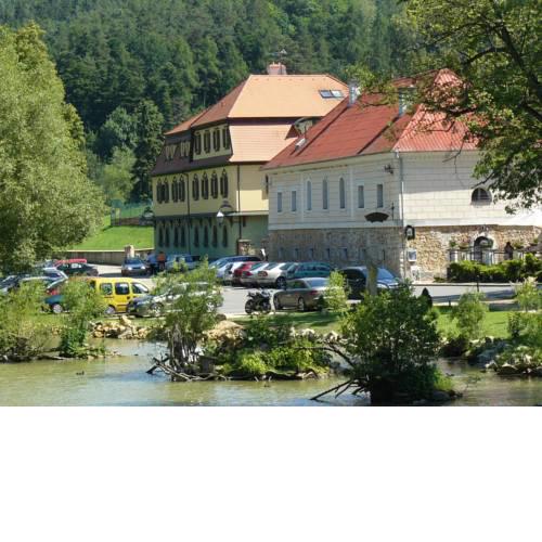 Lovecký zámeček