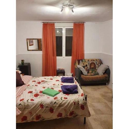 lovely 1 bedroom apartment with kitchen and pool