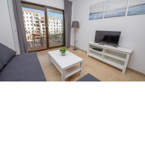 Lovely 2-Bed Apartment in Marina de la Duquesa