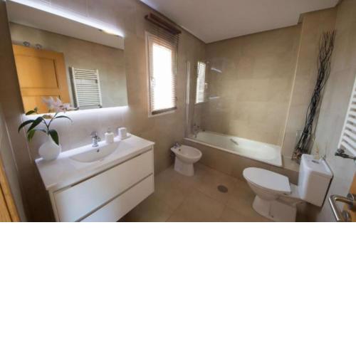 Lovely 2 Bedroom 2 Bathroom Town House - LA194LT