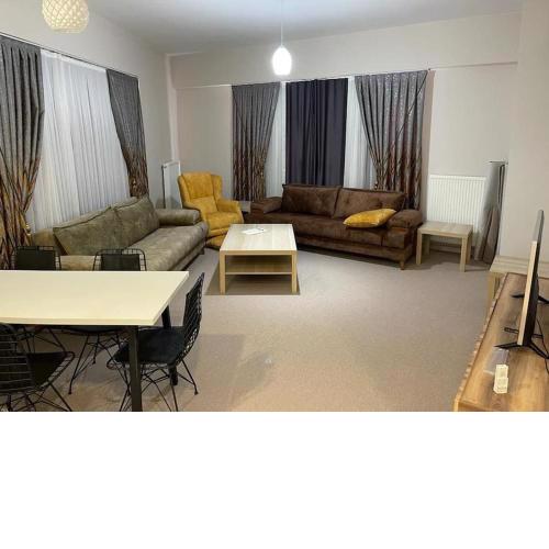 Lovely 2 Bedroom apartment with Free Parking