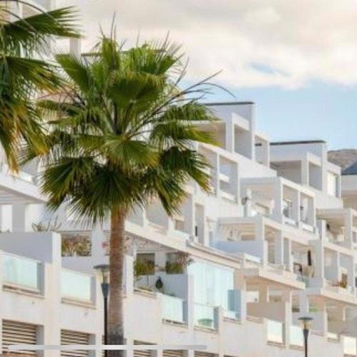 Lovely 2 bedroom apartment with sea view