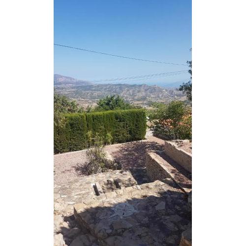 Lovely 2 bedroom flat with sea and mountain views