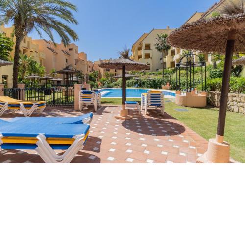Lovely 2BR Penthouse in La Duquesa with Seaviews