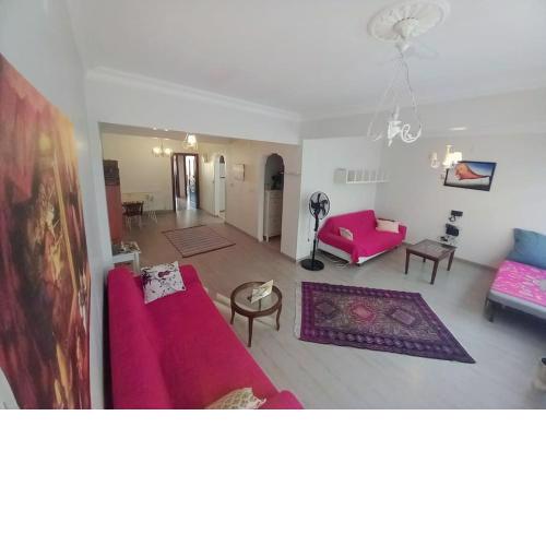 Lovely 3-bedroom condo with a great street!
