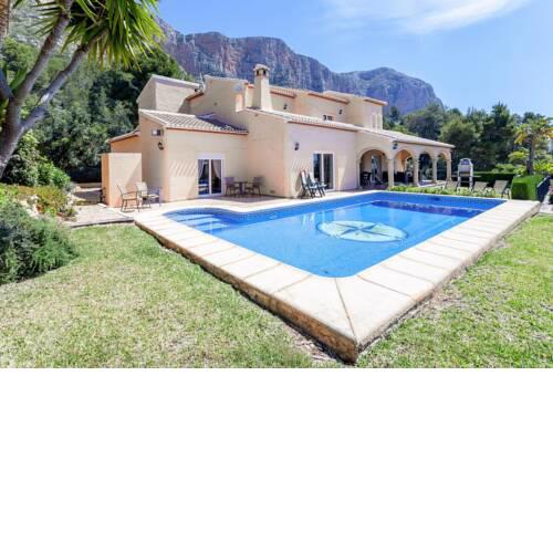 Lovely 4-Bed Family Villa