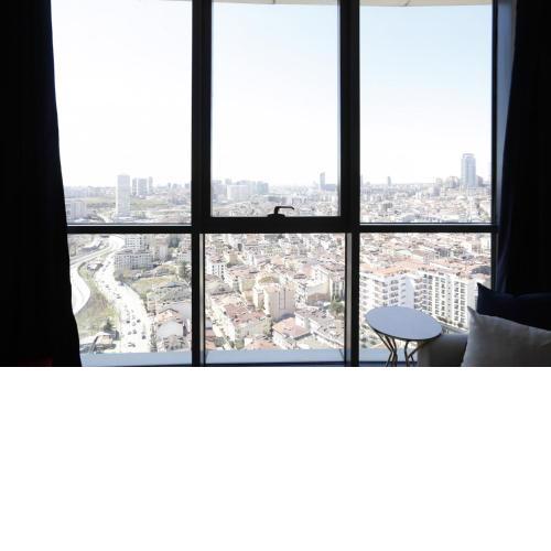 Lovely and Central Flat with City View in Atasehir