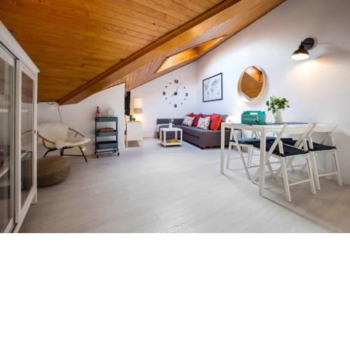 Lovely and chic 1 Bedroom Apt next to Puerta del Sol