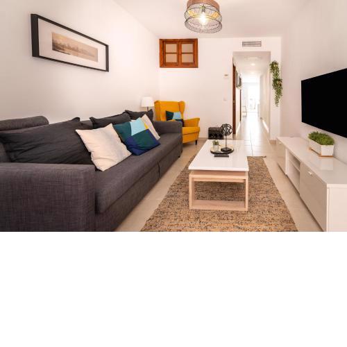 Lovely cozy 2-bedroom residential home with patio