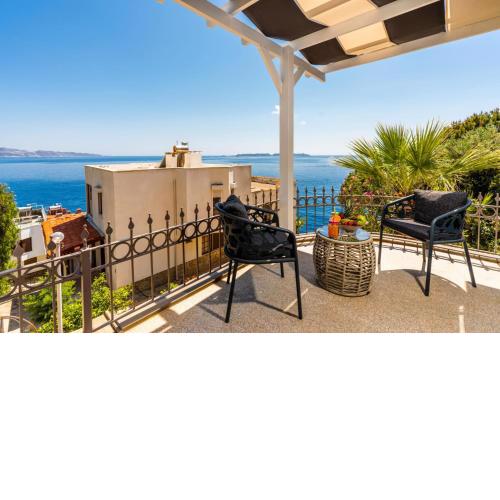 Lovely Flat 300 m to Beach with Shared Pool in Kas