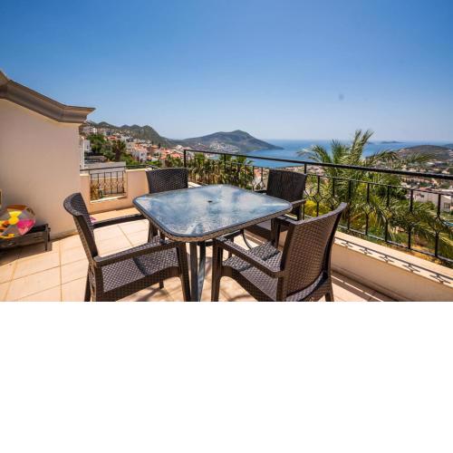 Lovely Flat near Beach with Shared Pool in Kalkan