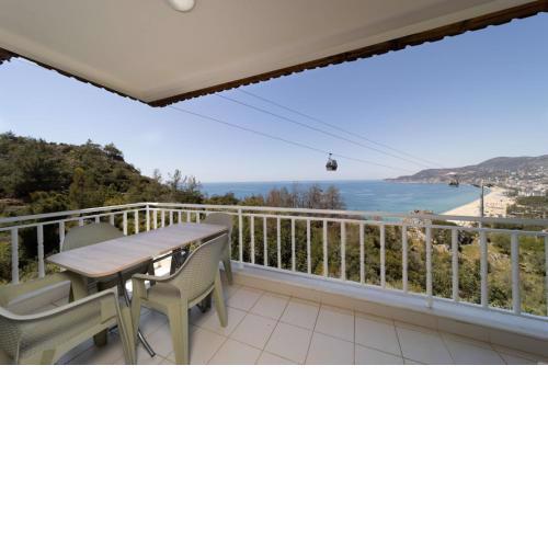Lovely Flat with Sea and Nature View in Alanya