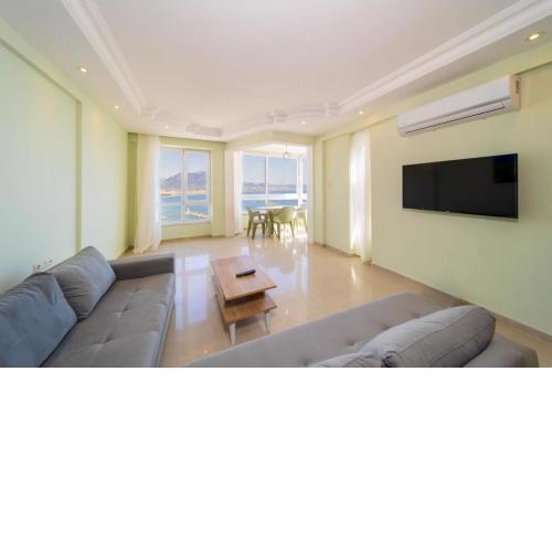 Lovely Flat With Sea View Balcony and Excellent Location in Alanya Antalya