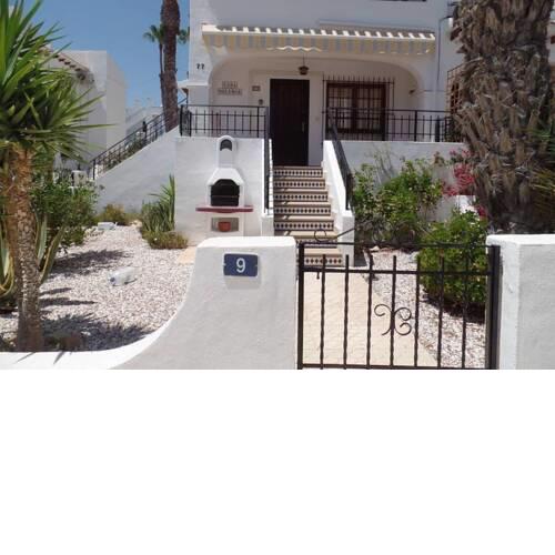 Lovely ground floor 2 bed apartment in the peaceful area of Verdemar