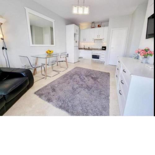 LOVELY GROUND FLOOR ESMERALDA, POOL, Parking