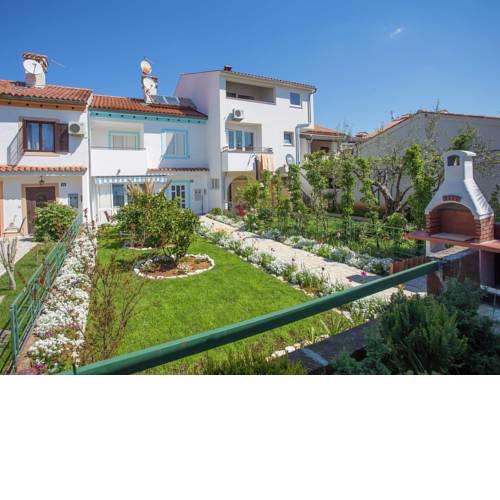 Lovely Holiday Home in Porec near Sea