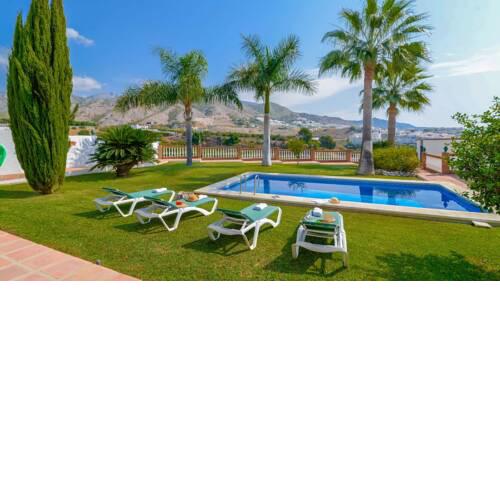 Lovely holiday home with gorgeous garden three km from the beach