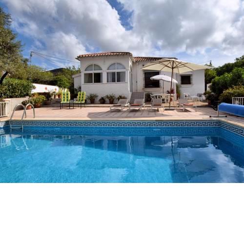 Lovely Holiday Home with Private Pool in Almogia