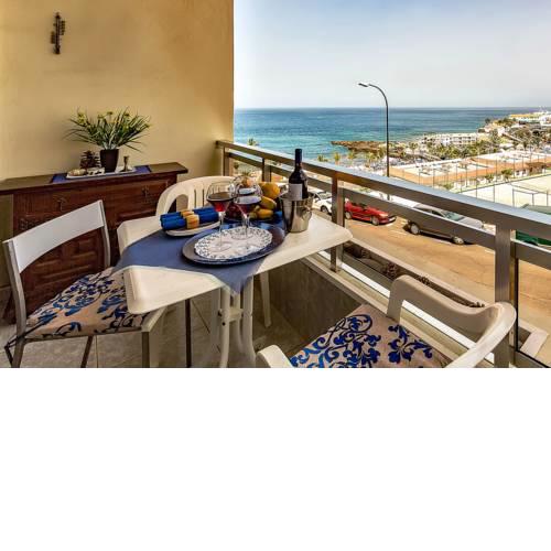 Lovely ocean view apartment La Arena