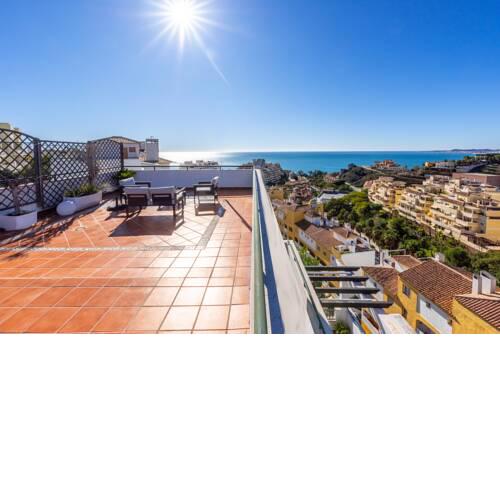 Lovely Penthouse with sea views