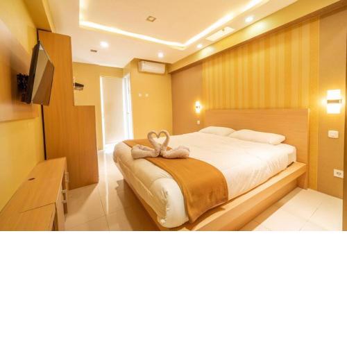 Lovely & Studio at Bassura City Netflix & chill