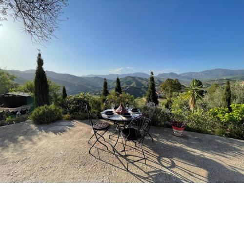 Lovely villa in Comares with private bubble bath