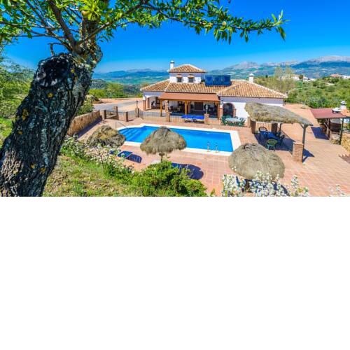 Lovely villa with large pool garden and amazing views