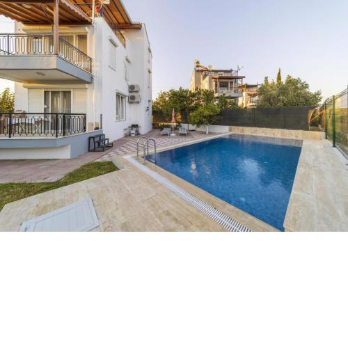 Lovely Villa with Pool and Garden in Antalya