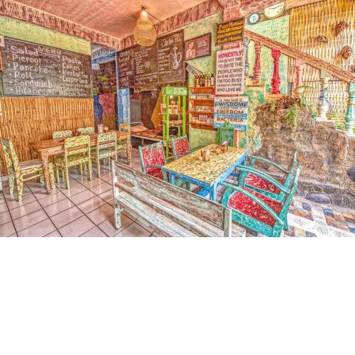 Lovina Central Hostel