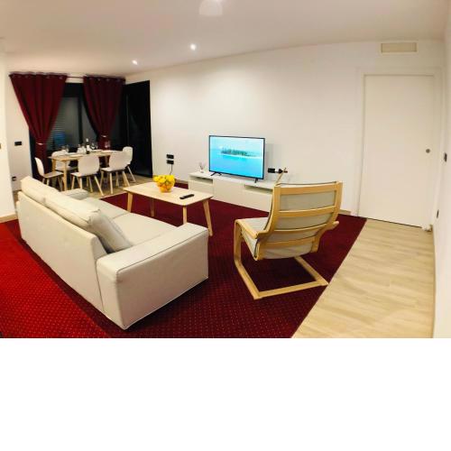 Lovley Penthouse With Seaview In Playa De'n Bossa