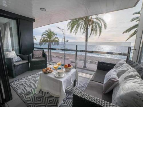 Lujoso apartamento a 1a línea del mar