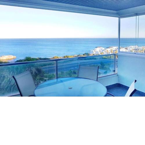 Lujoso apartamento bahia de Casares costa estepona
