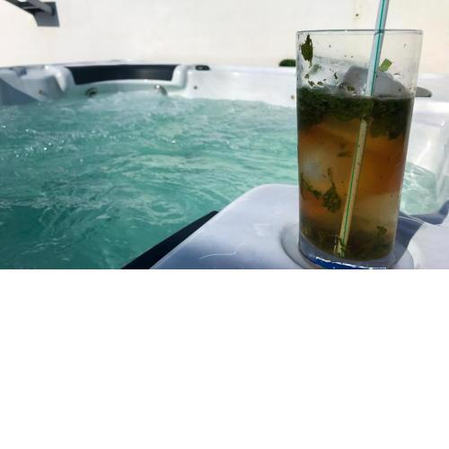 Lujoso atico, gran terraza, y solarium privado, con Jacuzzi sauna vistas playa