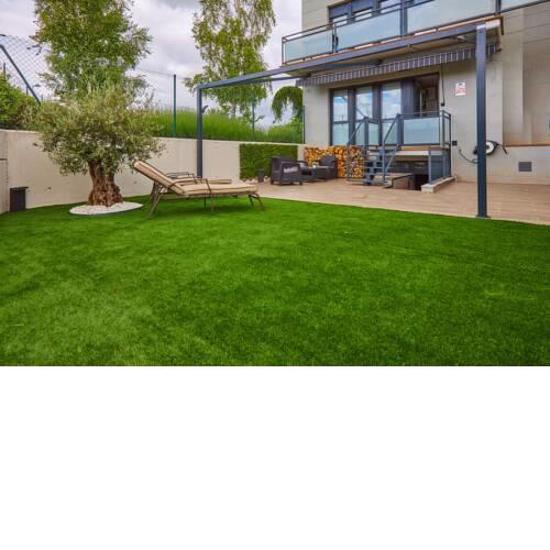 Lujoso bajo con jardín y garaje