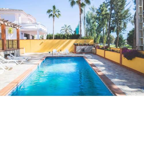 Luminosa Villa en La Noria Golf en Mijas