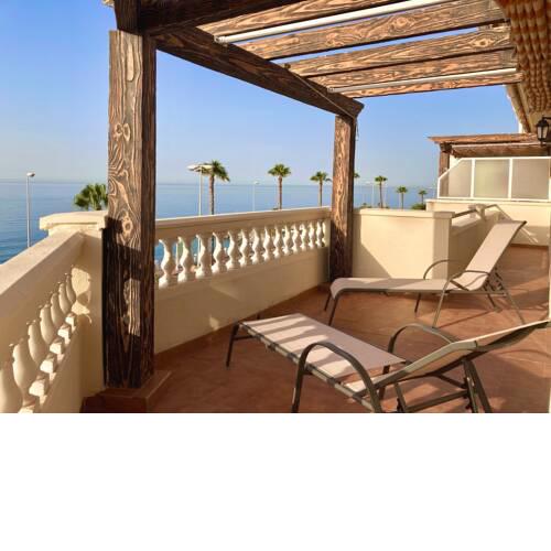 Luminoso apartamento con gran terraza frente al mar