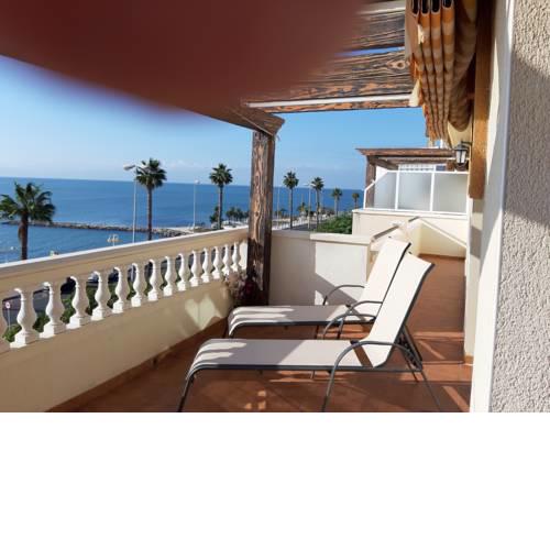 Luminoso apartamento con gran terraza frente al mar